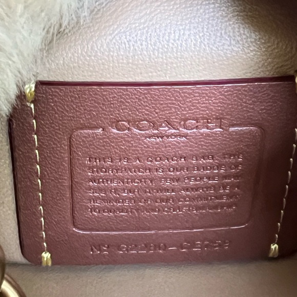 CE759 - Coach Drawstring Pouch in Shearling - Picture 8 of 12